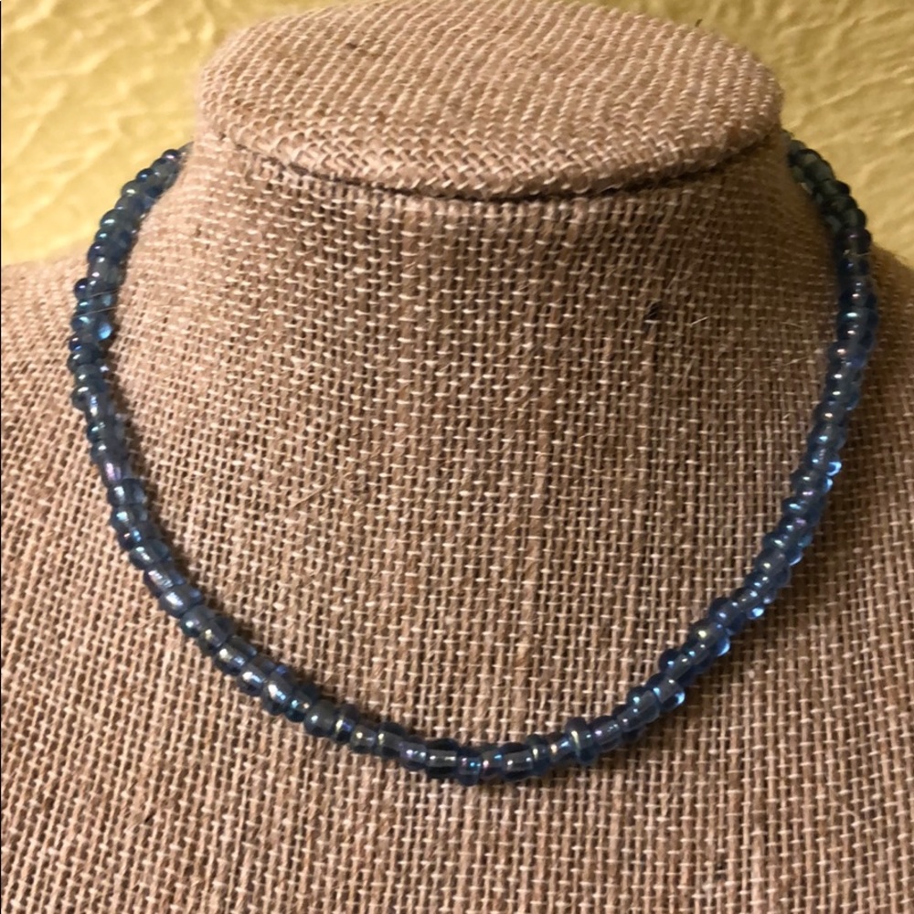 Ultraviolet choker